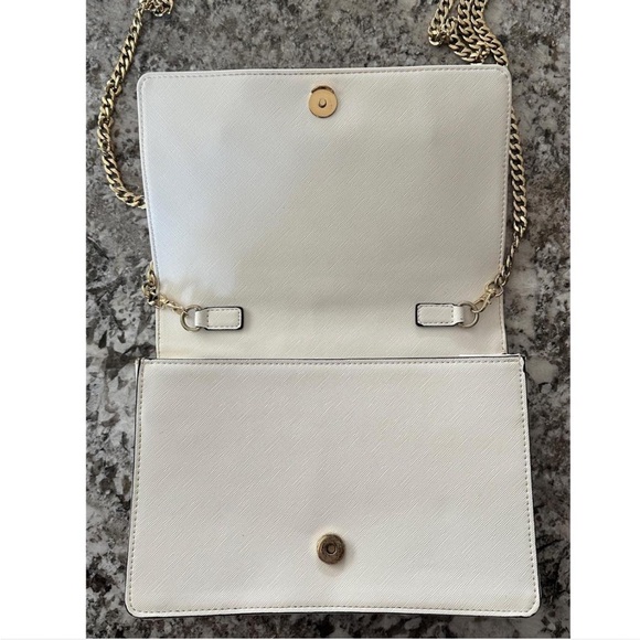 Guess White Shoulder Bag with Gold Chain - Picture 2 of 6